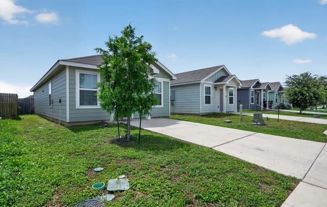 2-bedroom rental at 8119 Serro Medina in San Antonio, TX — photo 3