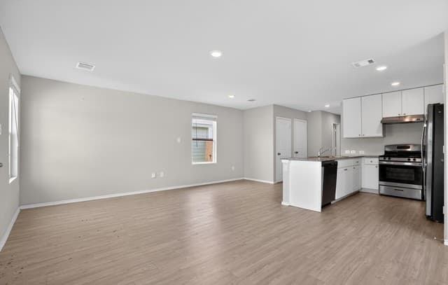 2-bedroom rental at 8119 Serro Medina in San Antonio, TX — photo 4