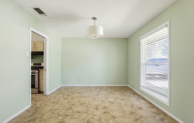 3-bedroom rental at 6030 Rainmaker St in San Antonio, TX — photo 4