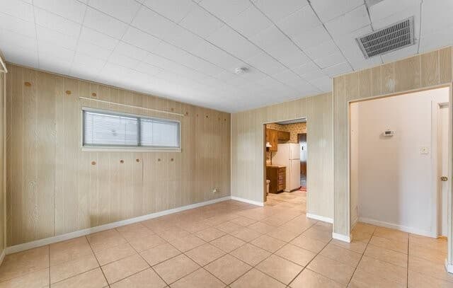 3-bedroom rental at 3627 W Poplar St in San Antonio, TX — photo 5