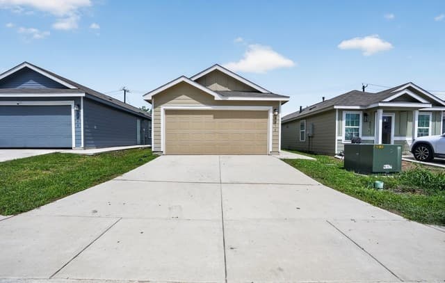 3-bedroom rental at 8272 Piedra Medina in San Antonio, TX — photo 1