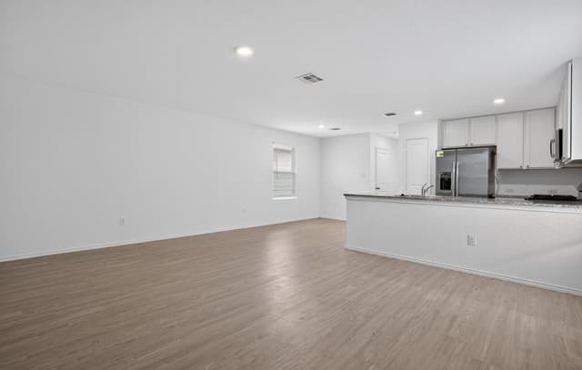 3-bedroom rental at 8272 Piedra Medina in San Antonio, TX — photo 4