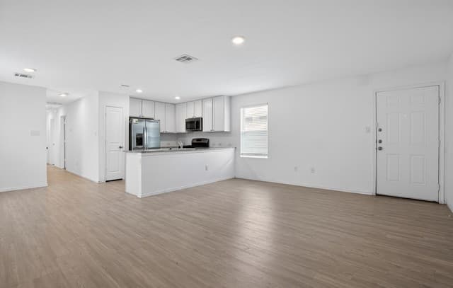 3-bedroom rental at 8272 Piedra Medina in San Antonio, TX — photo 5