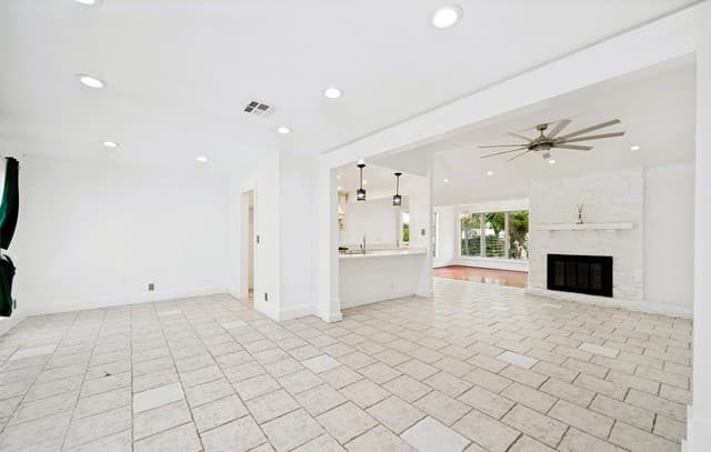 3-bedroom rental at 8351 Tuxford in San Antonio, TX — photo 4