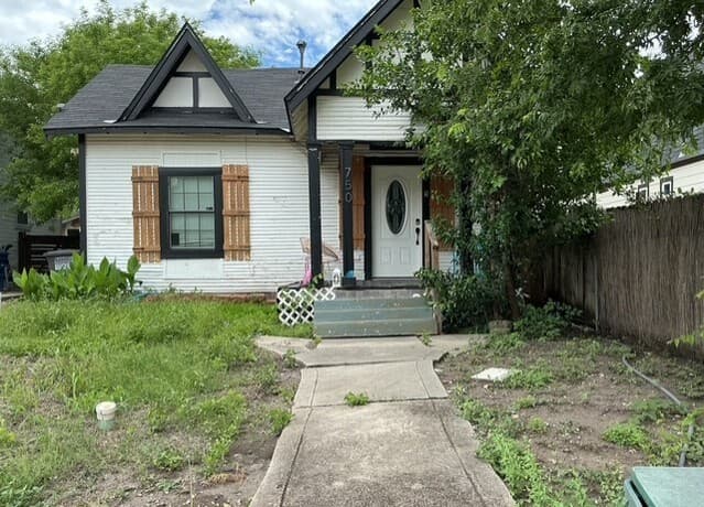 4-bedroom rental at 750 Fulton in San Antonio, TX — photo 1