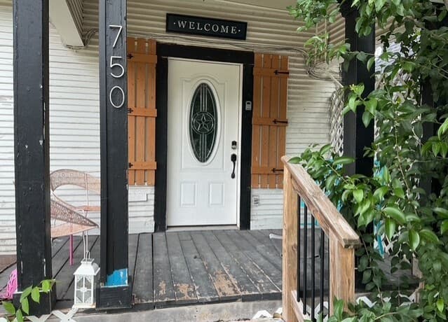 4-bedroom rental at 750 Fulton in San Antonio, TX — photo 2