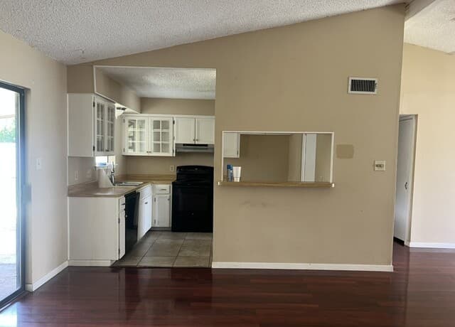 3-bedroom rental at 128 Green Meadows in Boerne, TX — photo 3