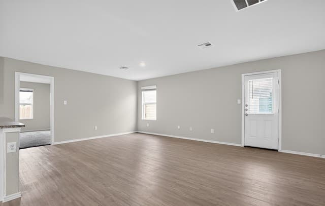 3-bedroom rental at 7902 Serro Medina in San Antonio, TX — photo 5