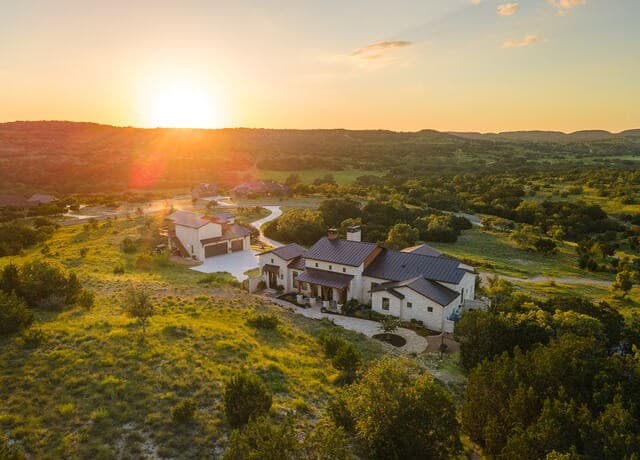 4-bedroom rental at 151 Kudu Cv in Blanco, TX — photo 2