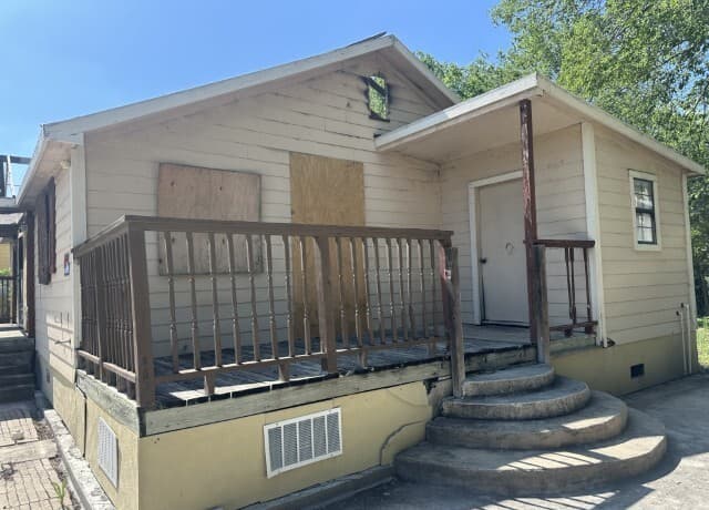 2-bedroom rental at 315 Coyol St in San Antonio, TX — photo 4