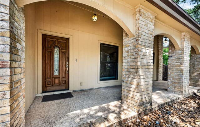 3-bedroom rental at 13515 Hollow View St in San Antonio, TX — photo 4