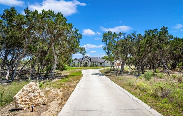 4-bedroom rental at 273 Vaquero Pass in Boerne, TX — photo 2