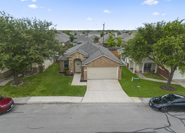 3-bedroom rental at 10002 Sun Ml in San Antonio, TX — photo 1