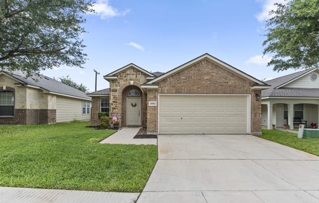 3-bedroom rental at 10002 Sun Ml in San Antonio, TX — photo 2