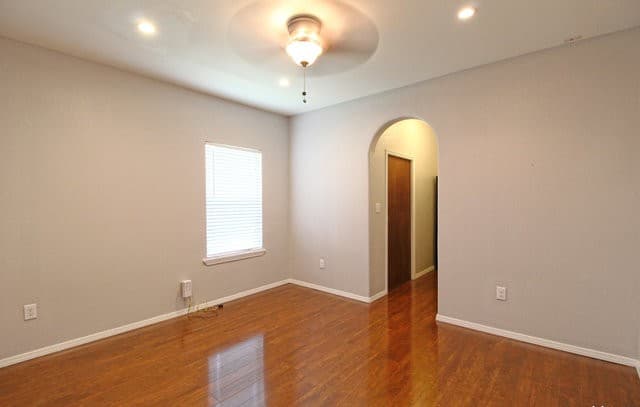 2-bedroom rental at 728 E Myrtle St in San Antonio, TX — photo 5