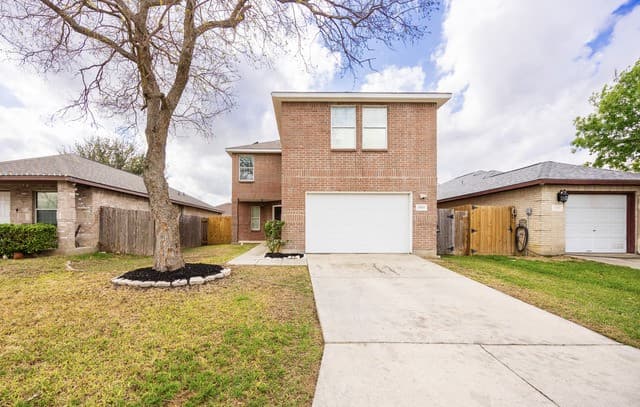 3-bedroom rental at 10634 Shaenpath in San Antonio, TX — photo 1