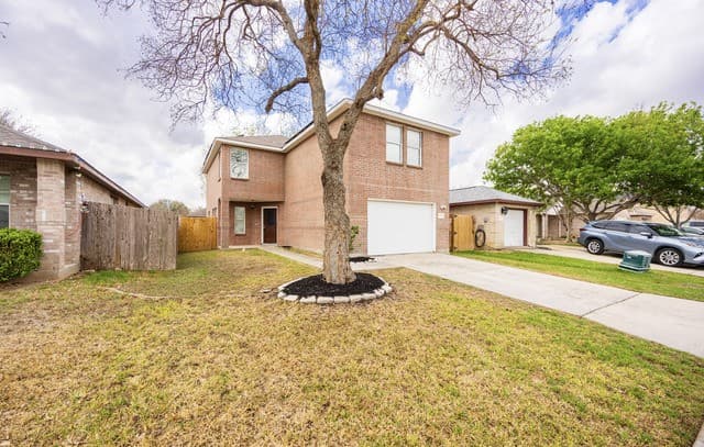 3-bedroom rental at 10634 Shaenpath in San Antonio, TX — photo 3