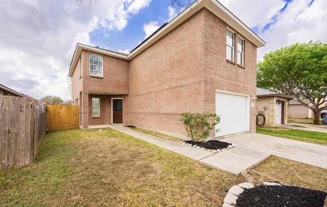 3-bedroom rental at 10634 Shaenpath in San Antonio, TX — photo 4