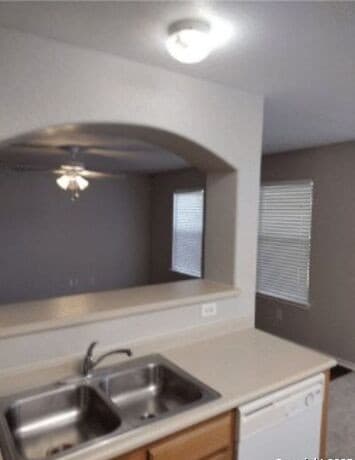 4-bedroom rental at 10307 Roseangel Ln in Helotes, TX — photo 5