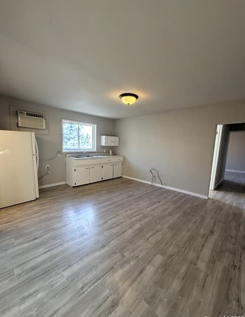 3-bedroom rental at 1222 Brighton Unit B in San Antonio, TX — photo 4