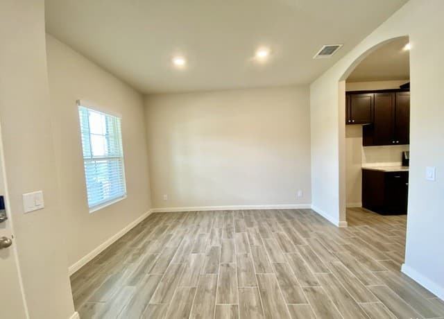 3-bedroom rental at 520 Scenic Song Dr in Spring Branch, TX — photo 3
