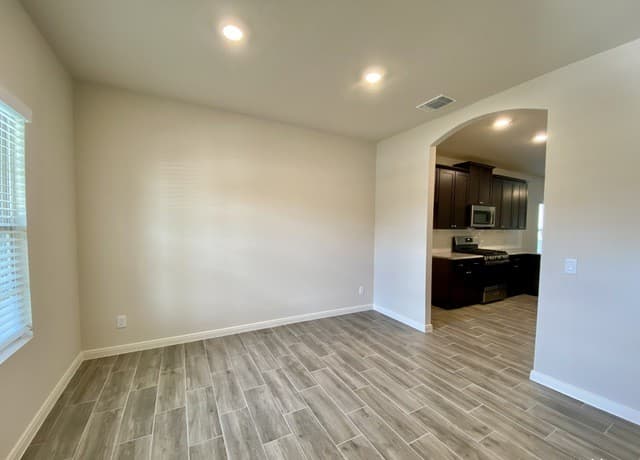 3-bedroom rental at 520 Scenic Song Dr in Spring Branch, TX — photo 4