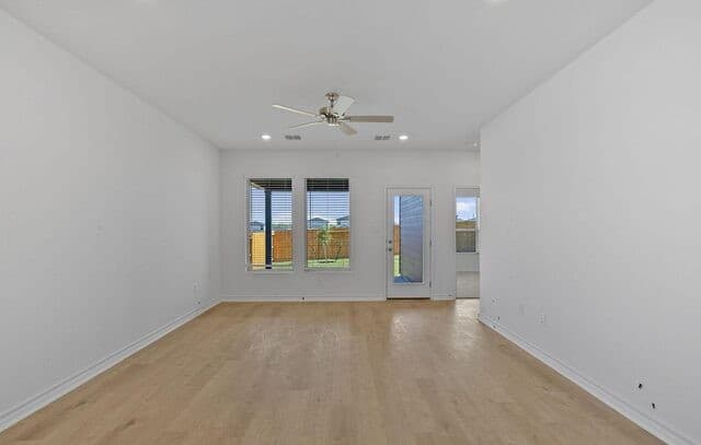 5-bedroom rental at 4947 Don Julio in San Antonio, TX — photo 4