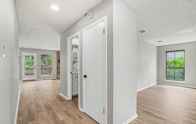 4-bedroom rental at 18030 Summer Knoll Dr in San Antonio, TX — photo 4