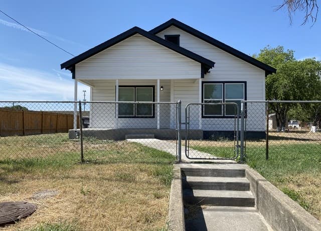 3-bedroom rental at 202 McCAULEY BLVD in San Antonio, TX — photo 1