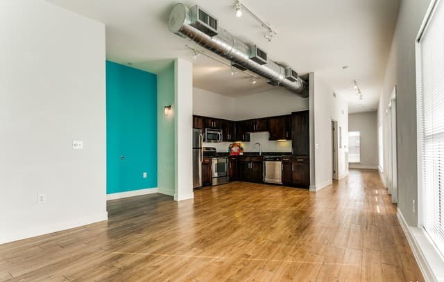 1-bedroom rental at 1401 S Flores St Unit 300 in San Antonio, TX — photo 4