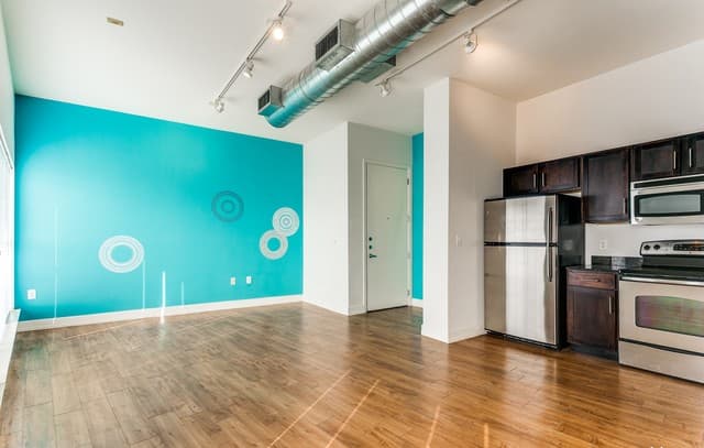 1-bedroom rental at 1401 S Flores St Unit 300 in San Antonio, TX — photo 5