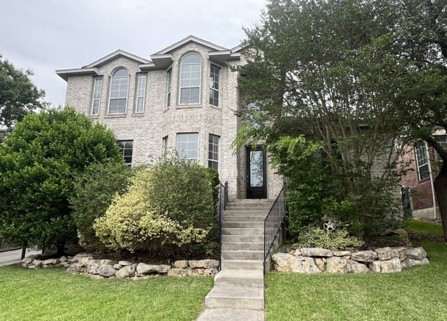 4-bedroom rental at 1346 Desert Link in San Antonio, TX — photo 1