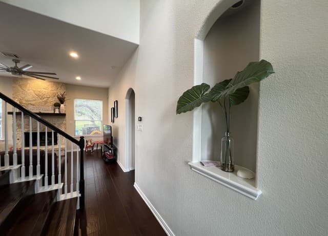 4-bedroom rental at 1346 Desert Link in San Antonio, TX — photo 4