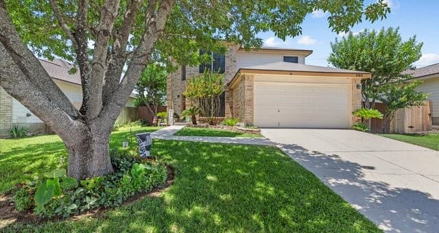 3-bedroom rental at 5011 Wood Glen Dr in San Antonio, TX — photo 2