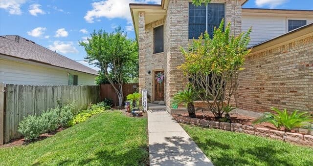 3-bedroom rental at 5011 Wood Glen Dr in San Antonio, TX — photo 3