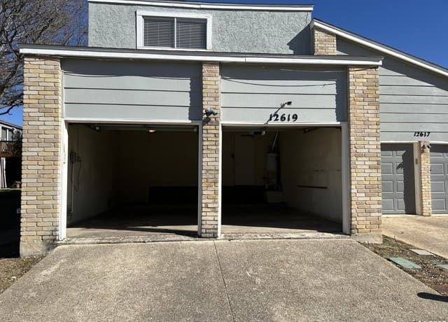 2-bedroom rental at 12619 Woodbrace St in San Antonio, TX — photo 2