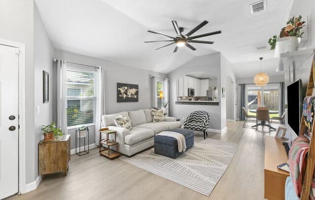 3-bedroom rental at 9322 Durham Ledge in San Antonio, TX — photo 2