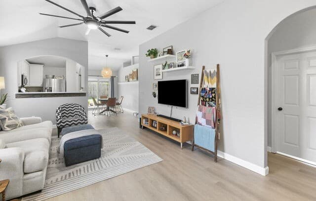 3-bedroom rental at 9322 Durham Ledge in San Antonio, TX — photo 3