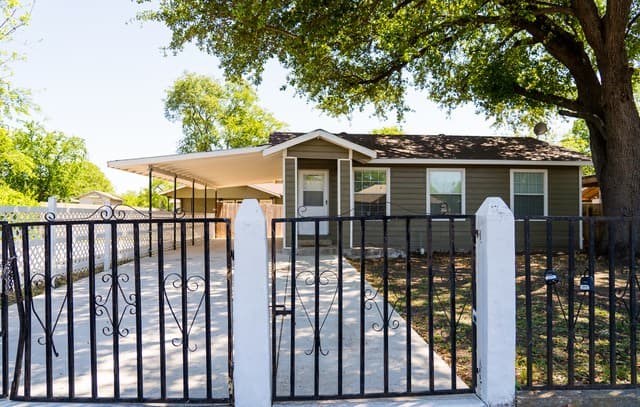 rental at 1412 Whitman Ave in San Antonio, TX — photo 1