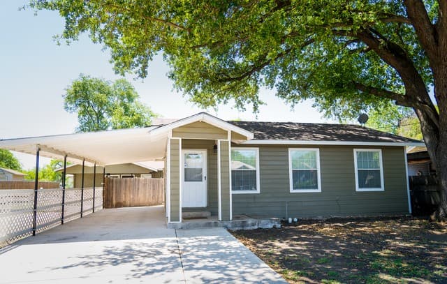 rental at 1412 Whitman Ave in San Antonio, TX — photo 2