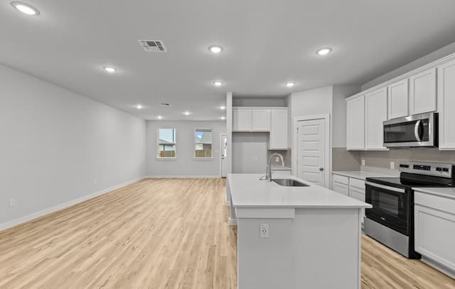 3-bedroom rental at 8412 Rocket View in San Antonio, TX — photo 4