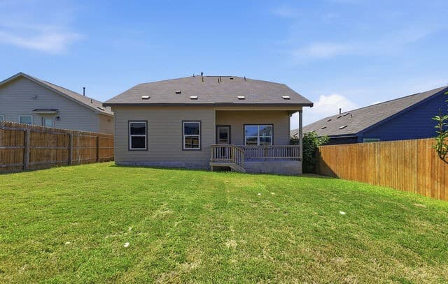 5-bedroom rental at 13019 Rosemary in St Hedwig, TX — photo 3