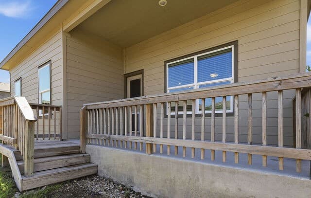 5-bedroom rental at 13019 Rosemary in St Hedwig, TX — photo 5