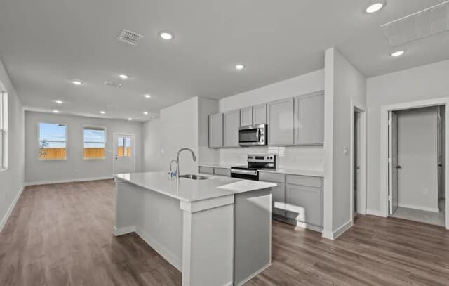 3-bedroom rental at 9942 Chavaneaux Lndg in San Antonio, TX — photo 3