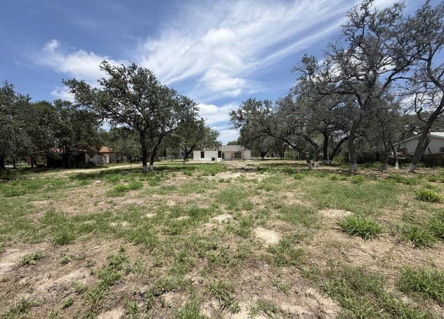 3-bedroom rental at 505 Nottingham Dr in Poteet, TX — photo 5