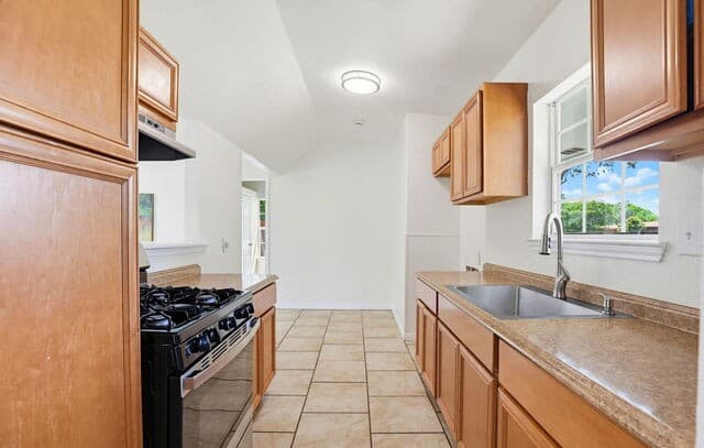 4-bedroom rental at 130 Chadwick Dr in San Antonio, TX — photo 5