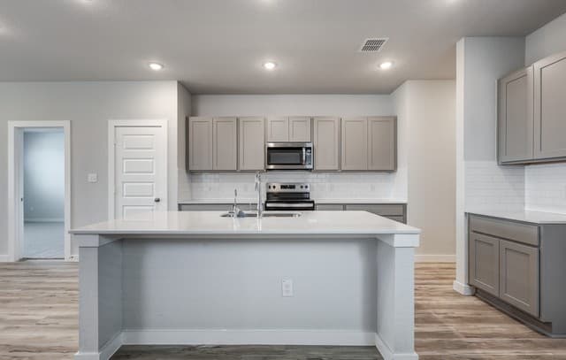 5-bedroom rental at 9946 Chavaneaux Lndg in San Antonio, TX — photo 3