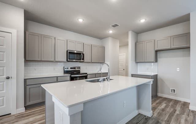 5-bedroom rental at 9946 Chavaneaux Lndg in San Antonio, TX — photo 4