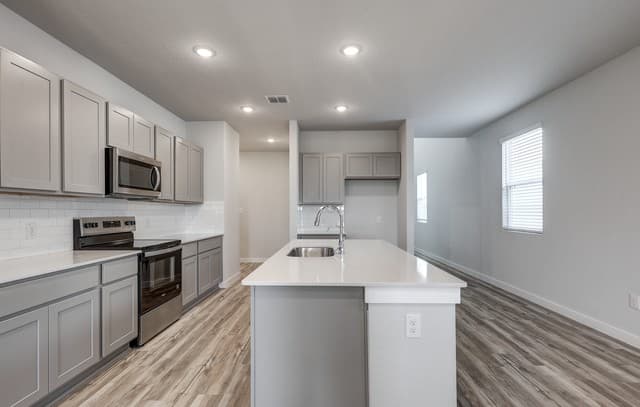 5-bedroom rental at 9946 Chavaneaux Lndg in San Antonio, TX — photo 5
