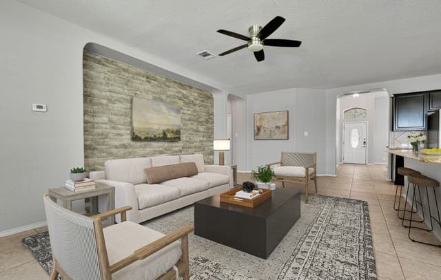 5-bedroom rental at 10326 Floore Hollow in San Antonio, TX — photo 4